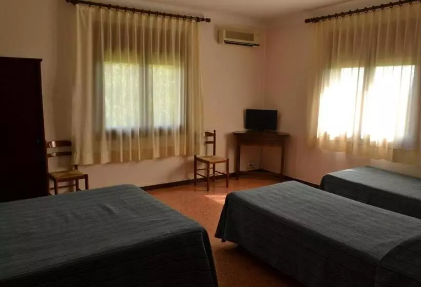 اتاق استاندارد چهار تخته, Hostal L´esplai
