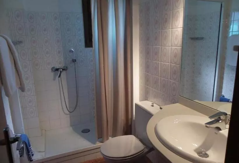 اتاق استاندارد چهار تخته, Hostal L´esplai
