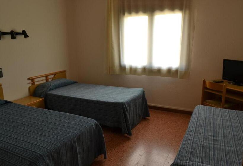 Номер Стандарт Трехместный, Hostal L´esplai