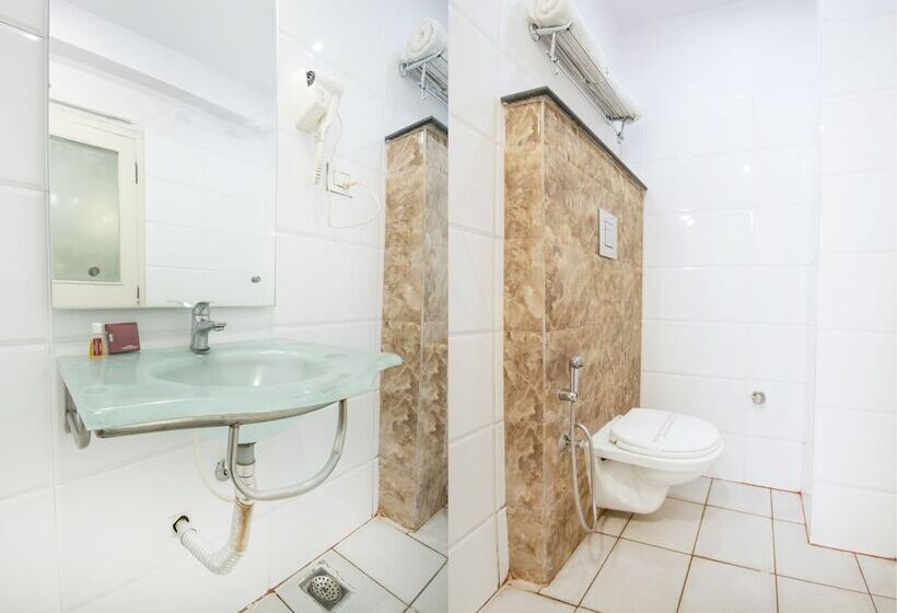 Studio Standard Lit Double, Aishwarya Suites