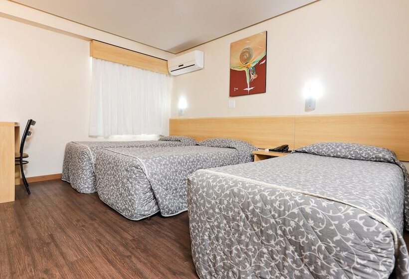 غرفة قياسية ثلاثية, Express Terminal Tur  Rodoviaria Porto Alegre