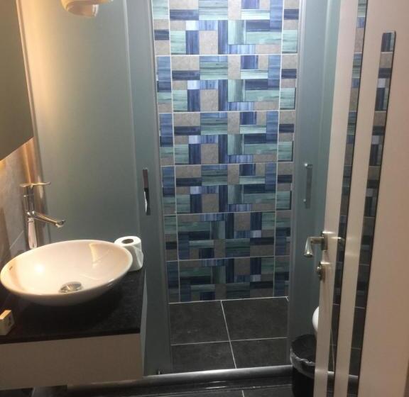 اتاق خانوادگی, Grand Kayalar