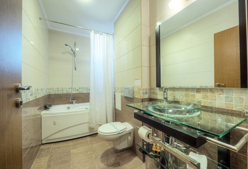 جناح, Mpm Family Hotel Merryan