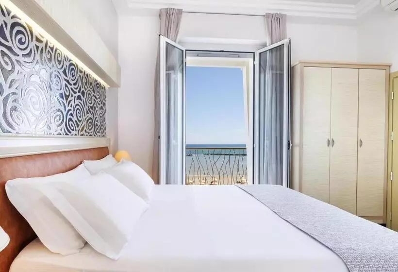 オーシャンビュースタンダードルームバルコニー付き, Riviera