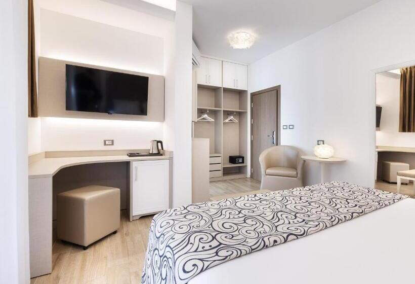 Полулюкс, Riviera