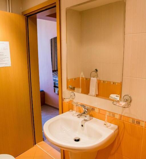 スタンダードシングルルーム, Struma