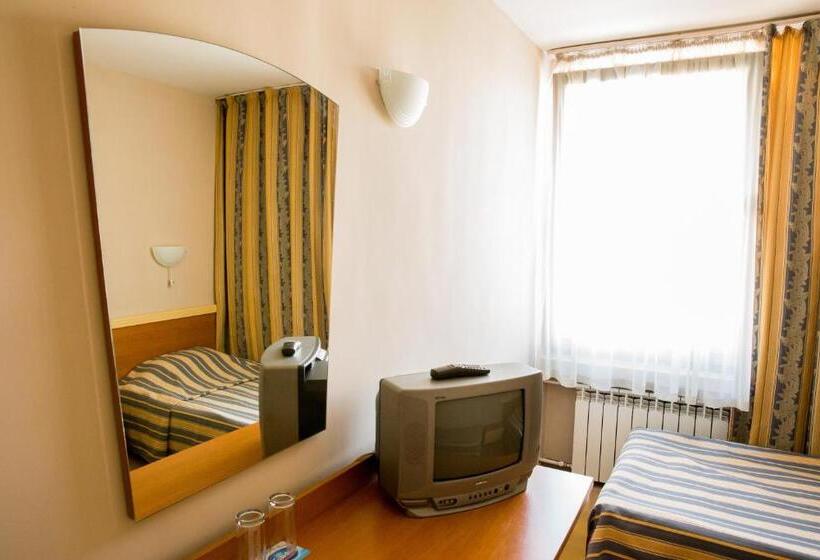 スタンダードルーム, Struma