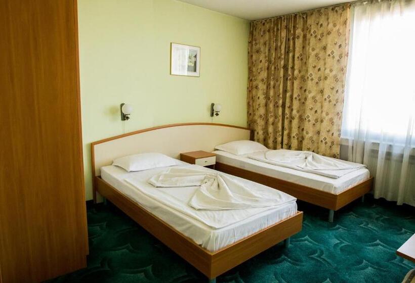 デラックスジュニアスイート, Struma