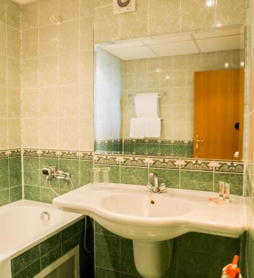 デラックスジュニアスイート, Struma