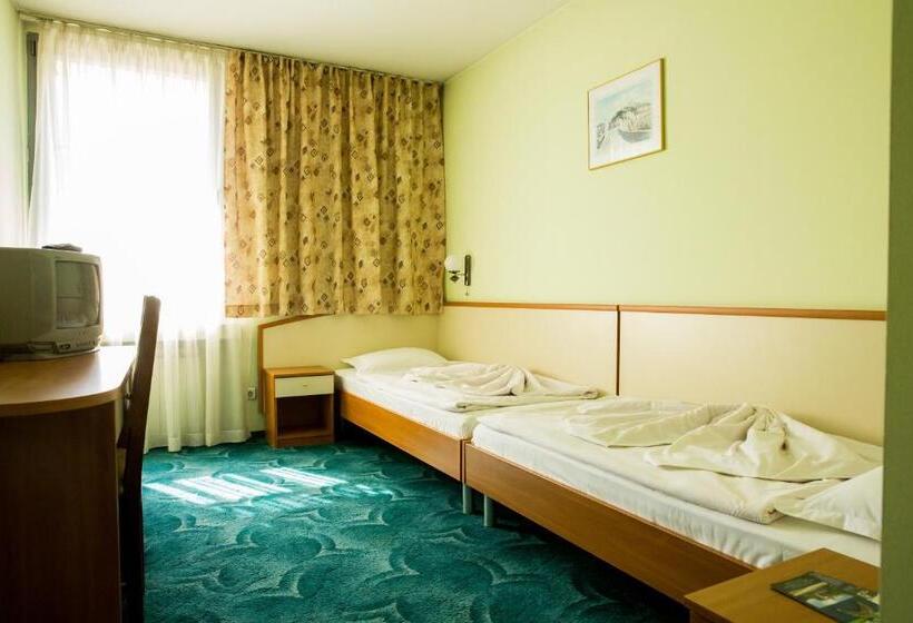 デラックスルーム, Struma