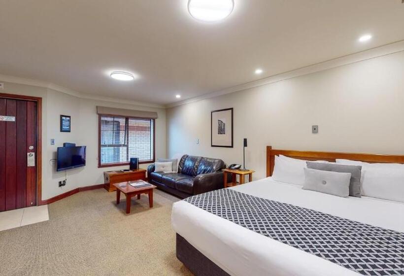 스탠다드 스튜디오, Quantum Lodge Motor Inn