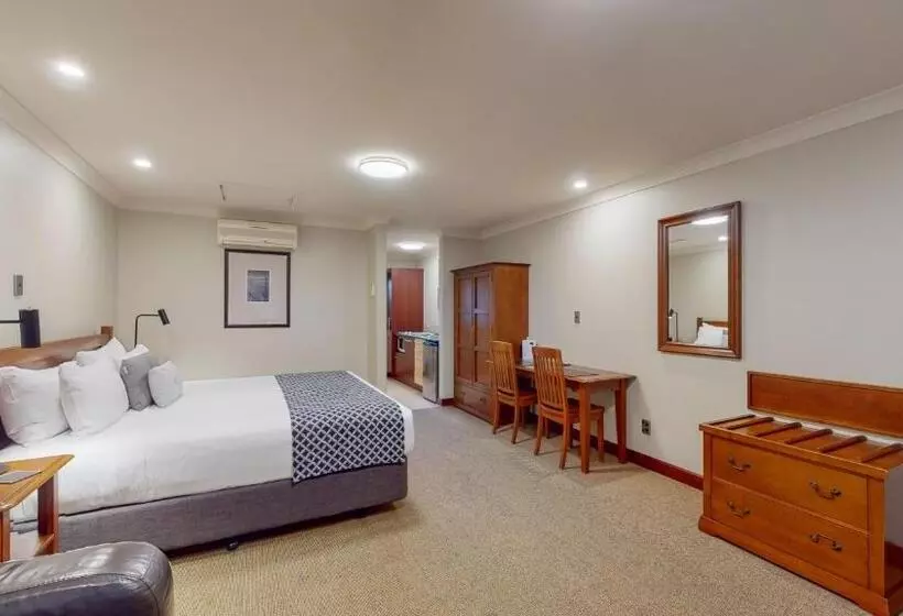 スタンダードスタジオ, Quantum Lodge Motor Inn