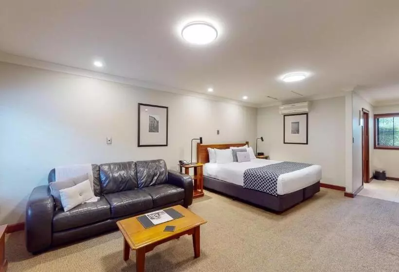 スタンダードスタジオ, Quantum Lodge Motor Inn