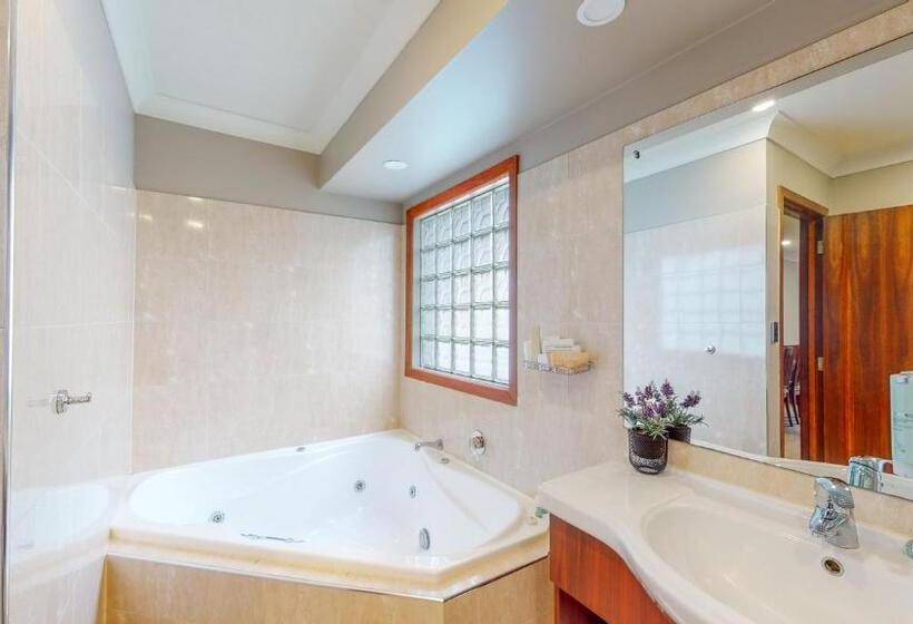 Люкс с гидромассажем, Quantum Lodge Motor Inn