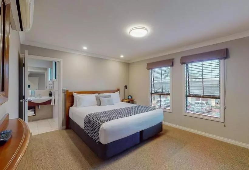 キングサイズベッドのデラックススイート, Quantum Lodge Motor Inn