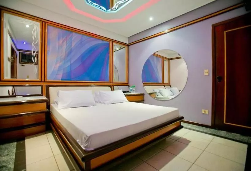 Sviitti, Rivieras Motel
