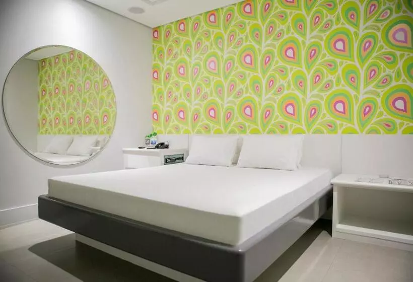 Deluxe-sviitti, Rivieras Motel