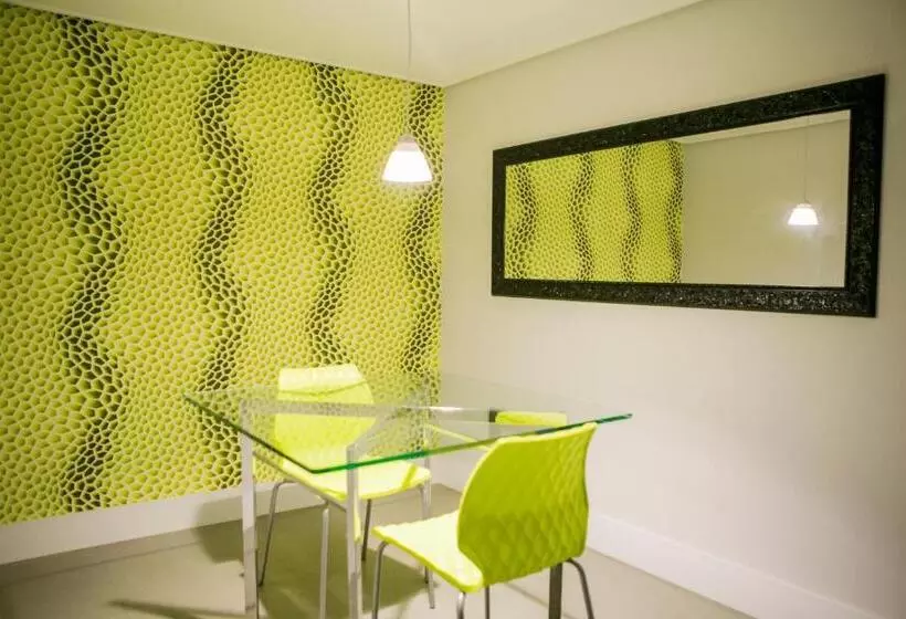 Deluxe-sviitti, Rivieras Motel