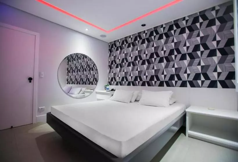 Deluxe-sviitti, Rivieras Motel