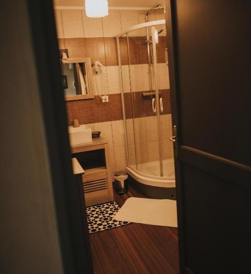 经典四人房间, Logis Hôtel Restaurant   Le Moulin D Artres