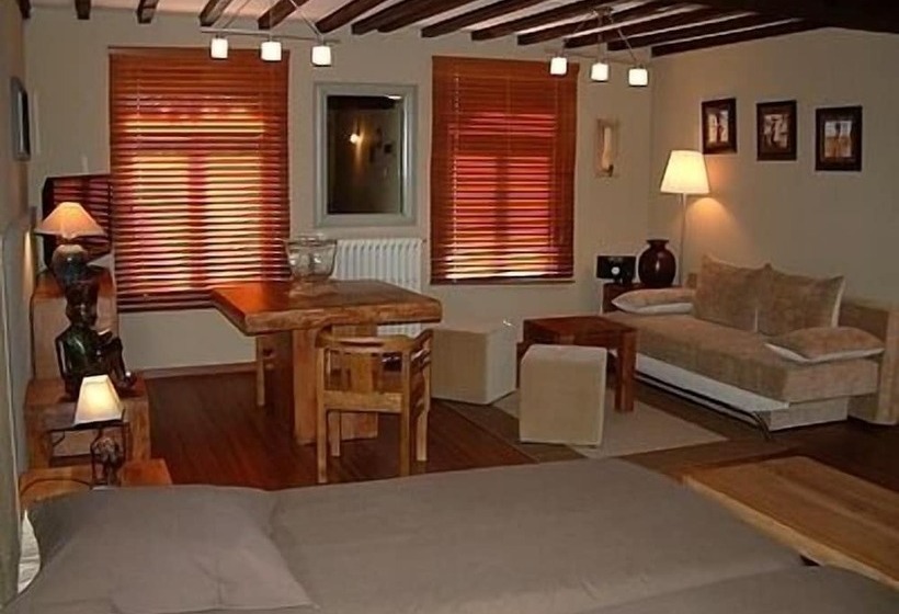 חדר סטנדרט לשלושה, Logis Hôtel Restaurant   Le Moulin D Artres