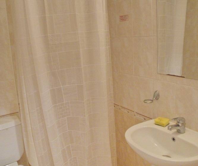 家庭公寓, Daisy Guest House