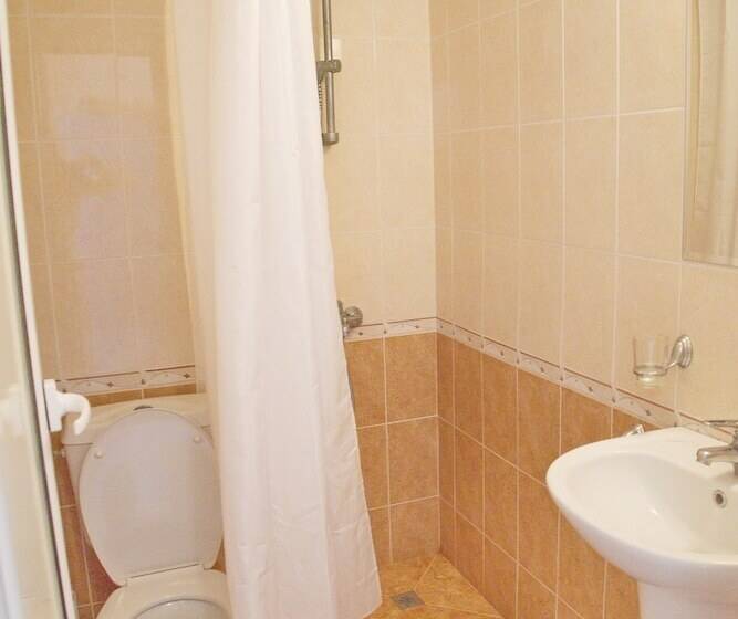 プールビュースタンダードステューディオ, Daisy Guest House