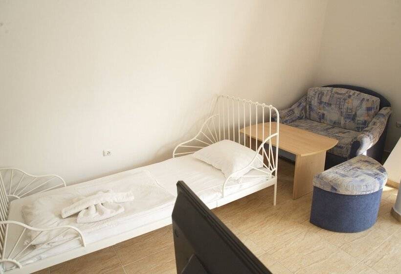 プールビュースタンダードステューディオ, Daisy Guest House