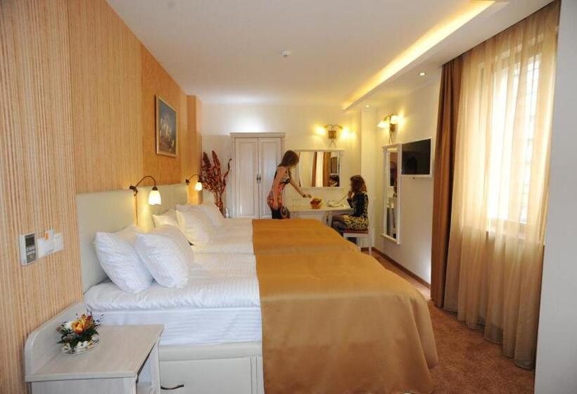 バルコニー付きスタンダードトリプルルーム, Adria