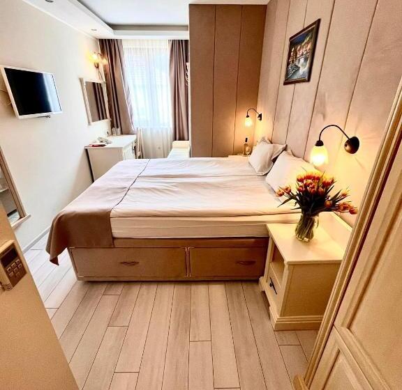 スタンダードルーム, Adria