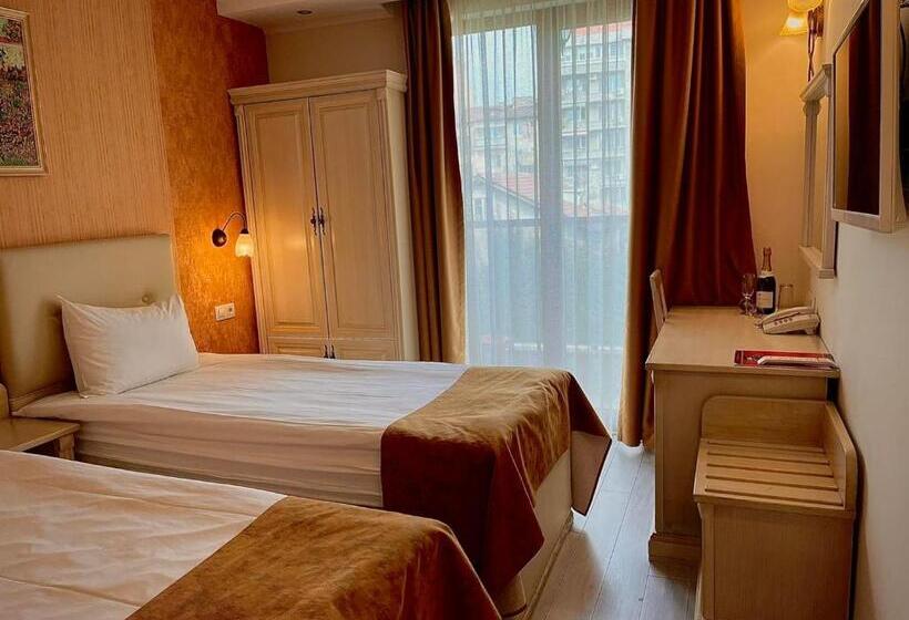 スタンダードルーム, Adria