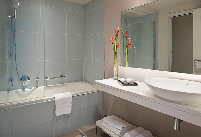 キングサイズベッドのデラックスルーム, Cures Marines Hotel & Spa Trouville   Mgallery Collection