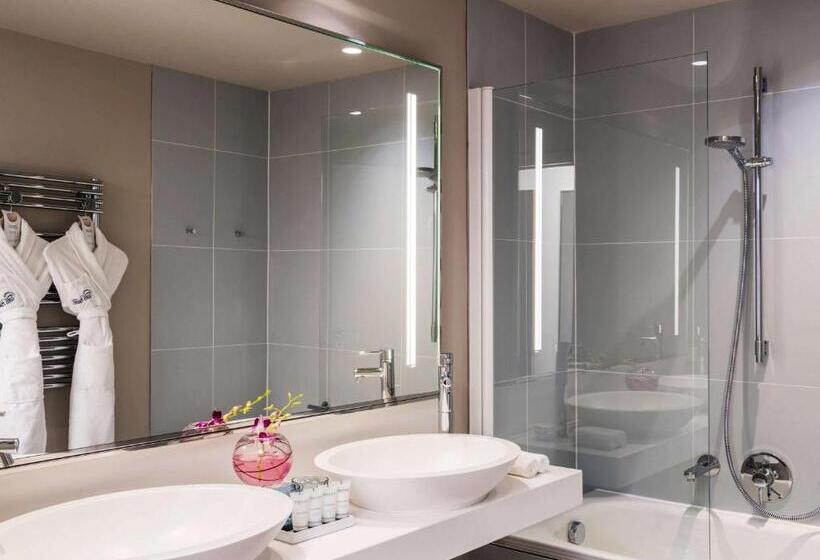 クイーンベッドのスーペリアルーム, Cures Marines Hotel & Spa Trouville   Mgallery Collection