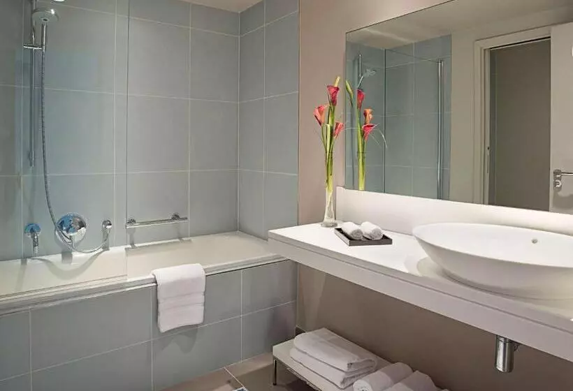 اتاق لوکس با تخت بزرگ, Cures Marines Hotel & Spa Trouville   Mgallery Collection