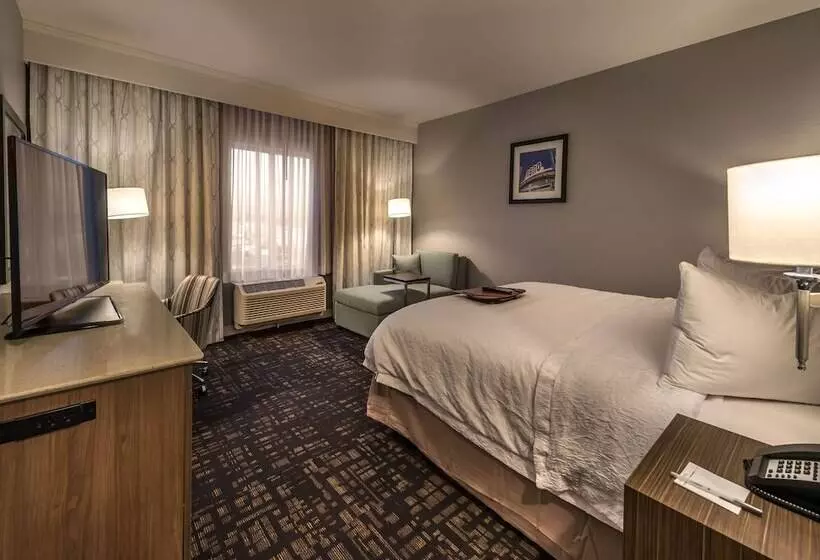 Standard-huone King-vuode, Hampton Inn & Suites Reno West