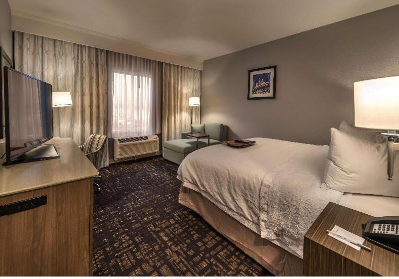 스탠다드 룸 킹사이즈 침대, Hampton Inn & Suites Reno West