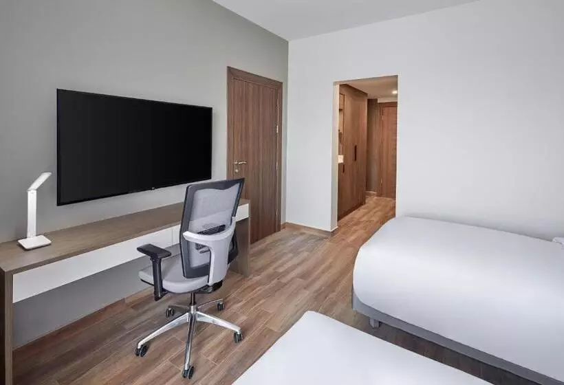 اتاق استاندارد با چشمانداز باغ, Holiday Inn Tabuk, An Ihg