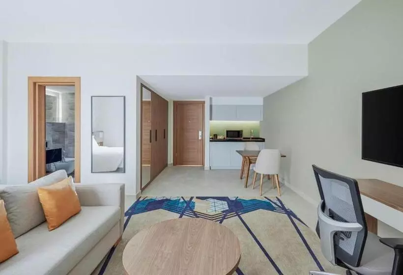 سوئیت با تخت بزرگ, Holiday Inn Tabuk, An Ihg