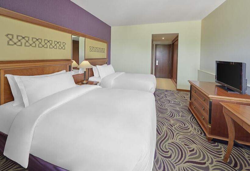 اتاق استاندارد با چشم‌انداز استخر, Holiday Inn Tabuk, An Ihg