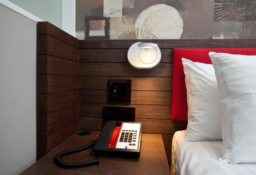 스탠다드 룸 킹사이즈 침대, Nobleden