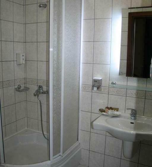 Standard Kolmen Hengen Huone Puutarhanäkymä, Nysa