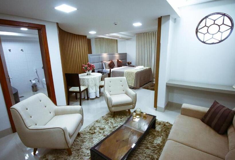 자쿠지 스위트, Piloes Palace