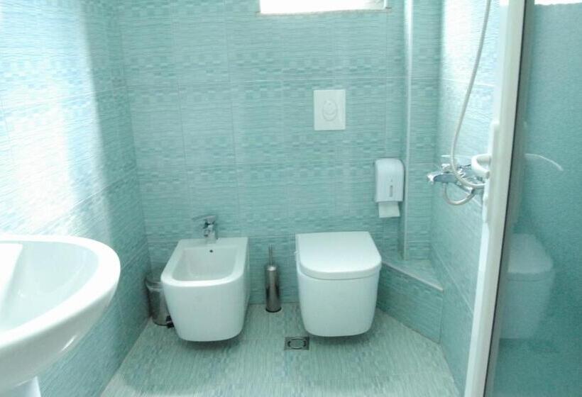 标准三人间, Relax City Center