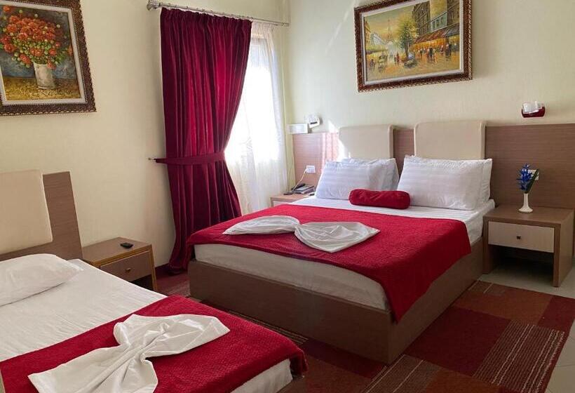 标准三人间, Relax City Center