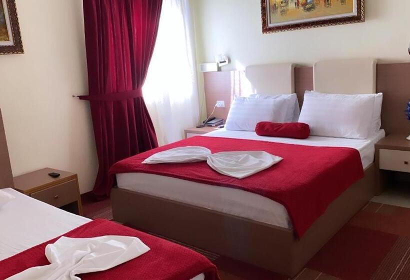 标准三人间, Relax City Center