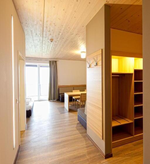 غرفة قياسية رباعية, Schatz.kammer Burg Kreuzen