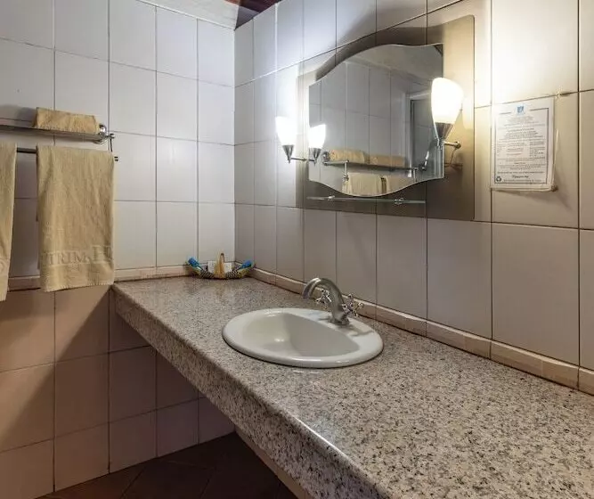 اتاق استاندارد سه نفره, Sentrim Amboseli Lodge