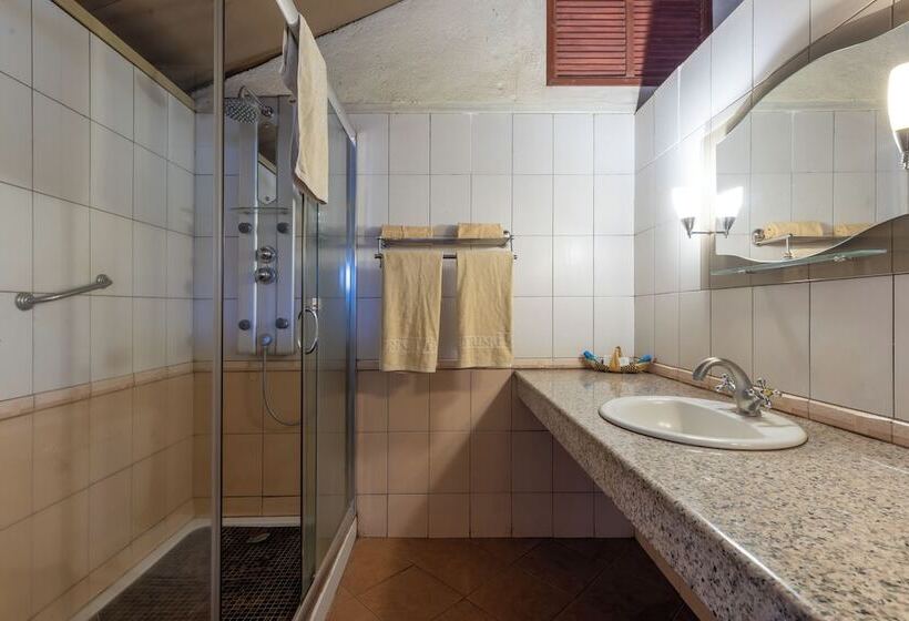 اتاق استاندارد سه نفره, Sentrim Amboseli Lodge