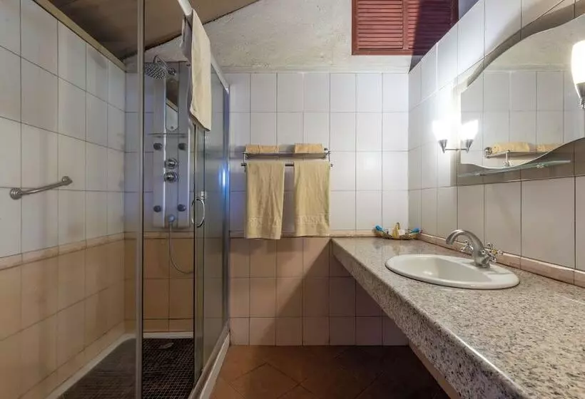اتاق استاندارد سه نفره, Sentrim Amboseli Lodge