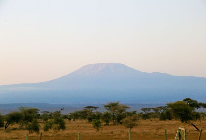 اتاق استاندارد سه نفره, Sentrim Amboseli Lodge